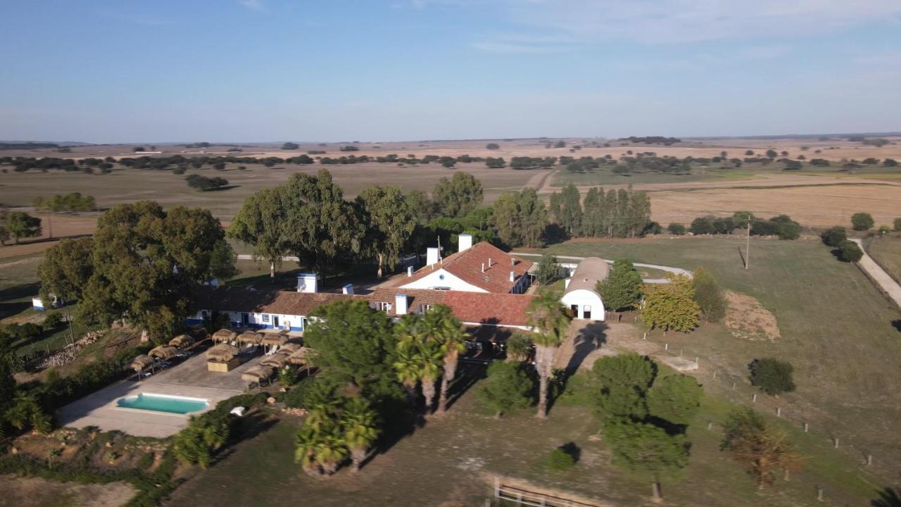 Lodge Monte Do Sobral Alcacovas Bagian luar foto